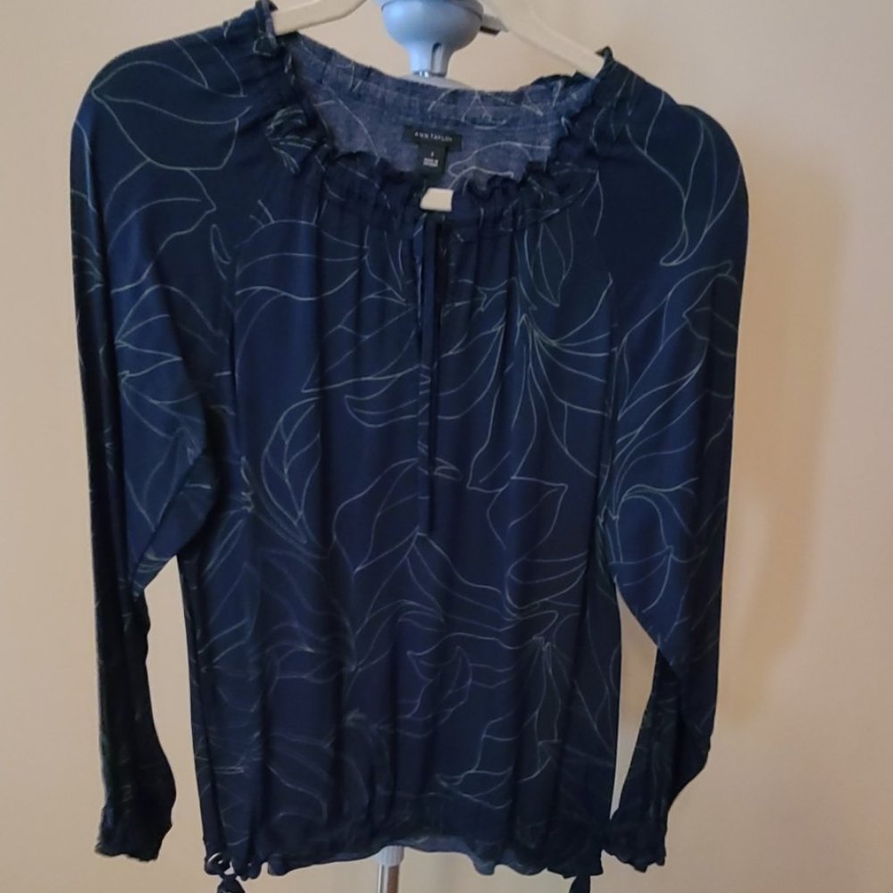 Ann Taylor long sleeve top size small